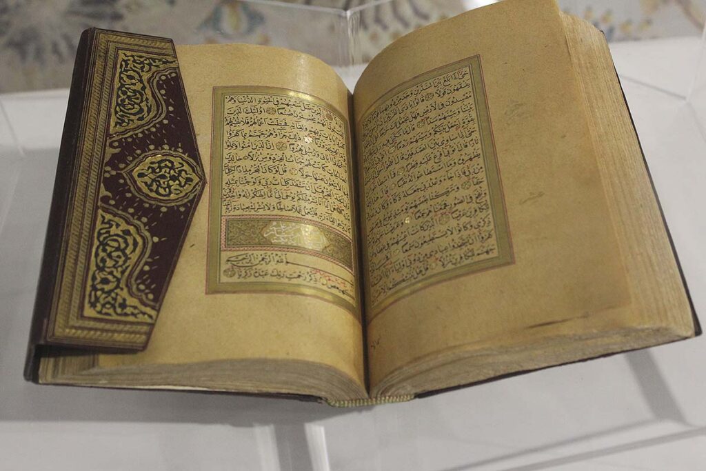 Golden Quran Tunesia 17. century.