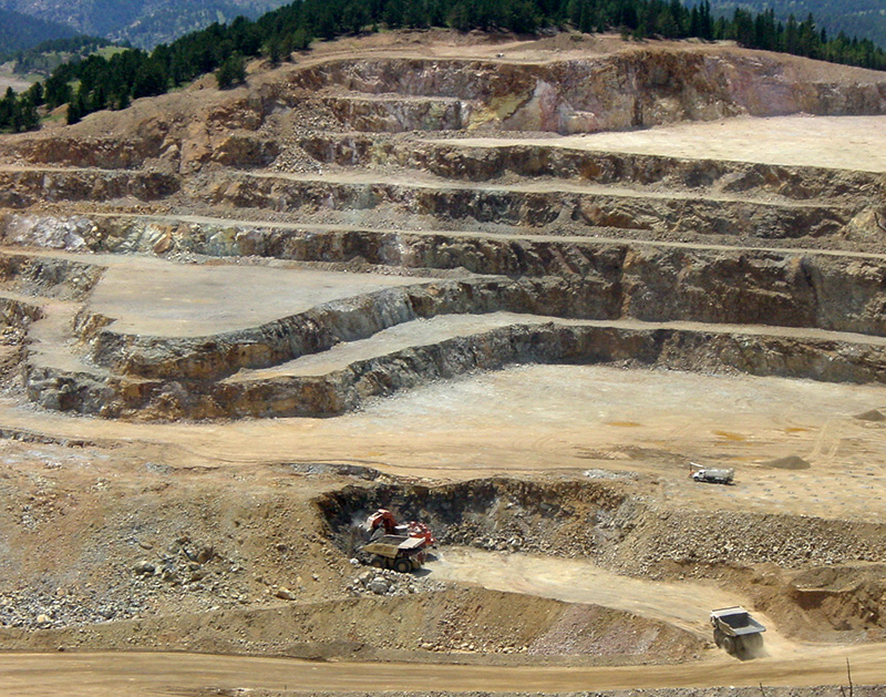 Cripple Creek & Victor gold mine in Colorado (wikipedia/ Plazak CC BY-SA 3.0).